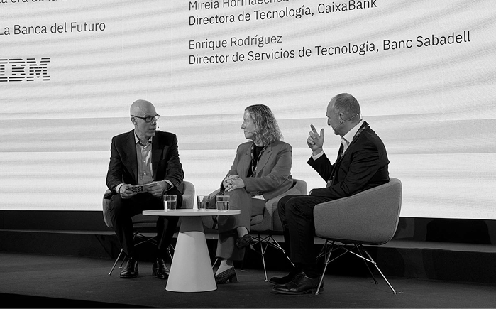 Tres ponentes en la jornada de IBM España hablando sobre la IA.