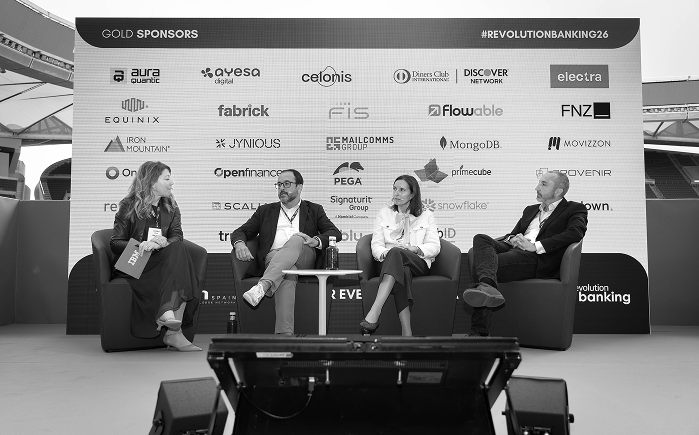 Ponentes, entre ellos Victor Cuervo, en la jornada de Banking Revolution 2026 en Madrid.