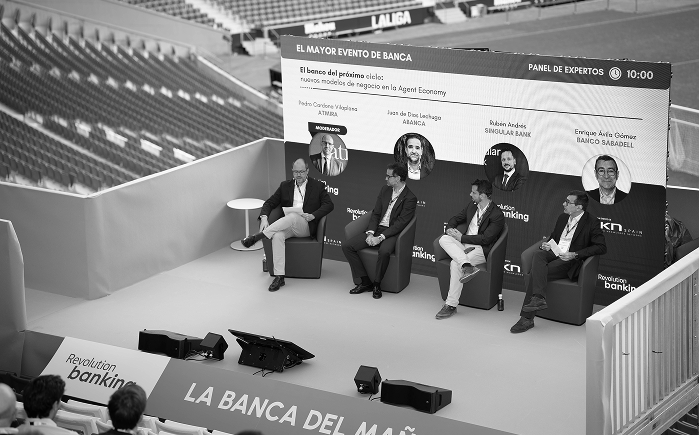 Ponentes preparados para dar una ponencia en la jornada de Banking Revolution 2026. Entre ellos se encuentra Enrique Ávila de Banc Sabadell.