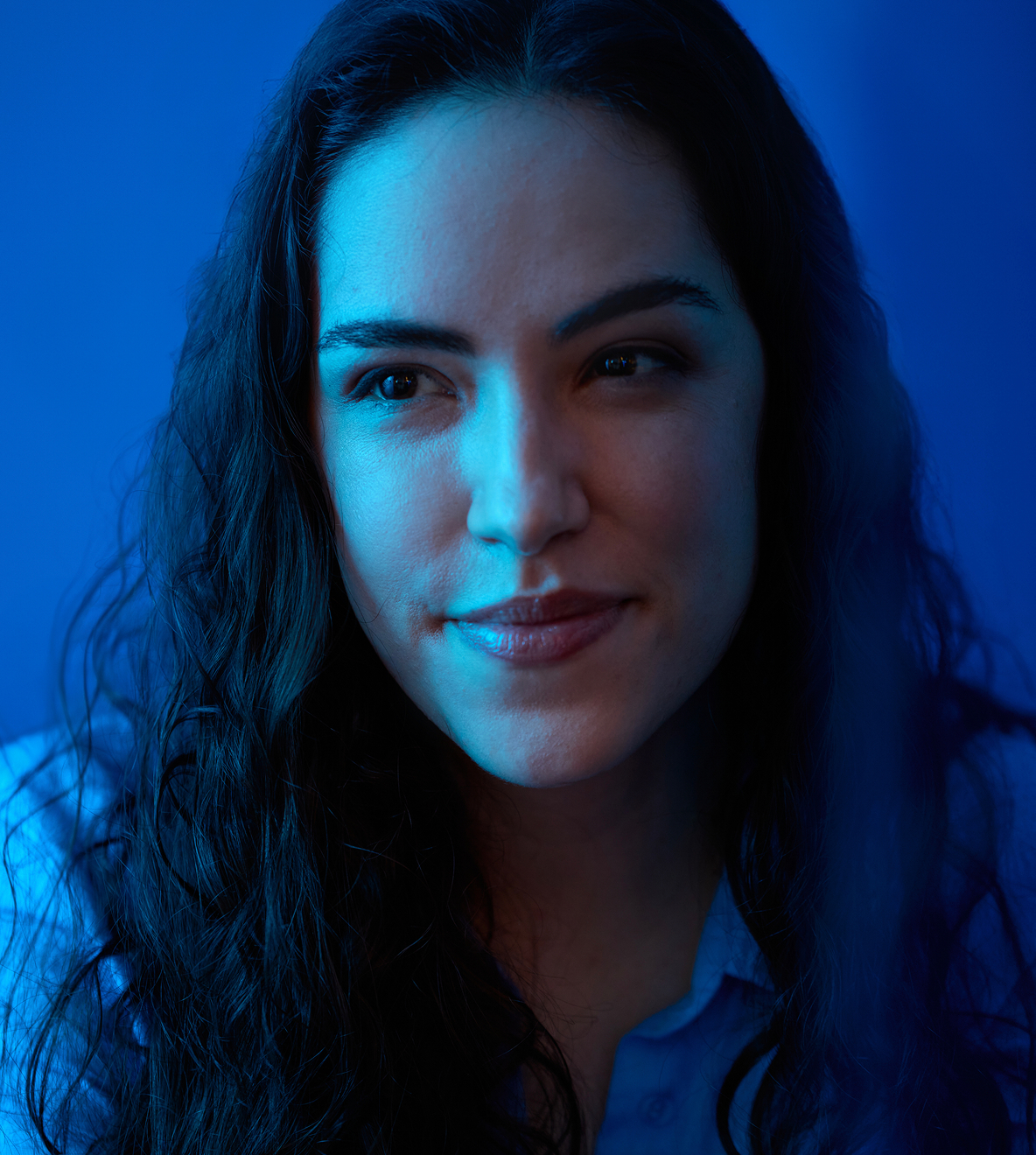 Mujer con cara de concentración