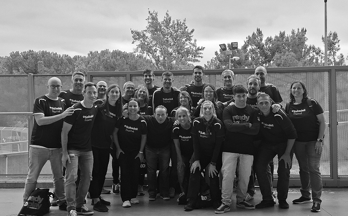 Foto de todo el equipo participante en la jornada de Cheers4U.